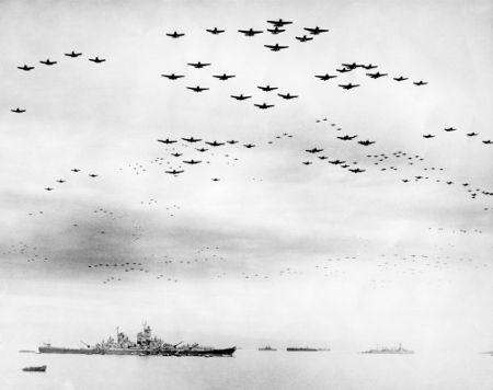 Navio americano (USS Missouri) no dia da oficialização da rendição japonesa, em 2 de setembro de 1945